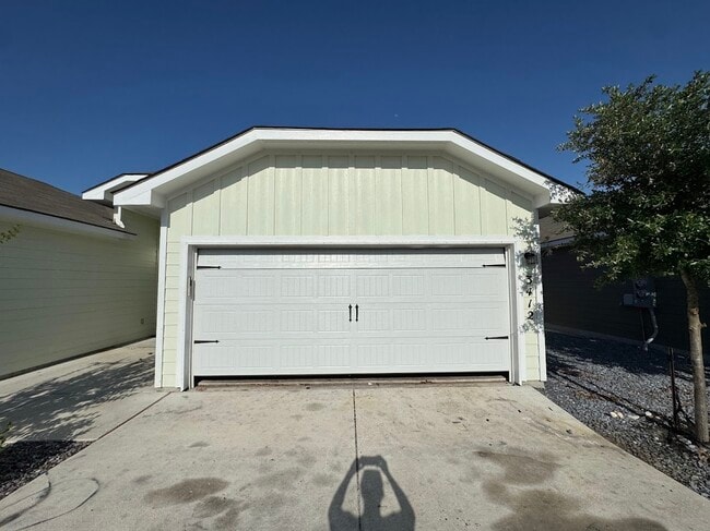 3412 Seguin Rd in Seguin, TX - Building Photo - Building Photo