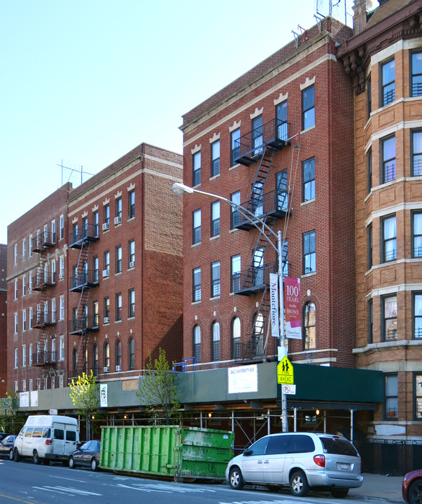 2432 University Ave in Bronx, NY - Building Photo