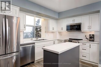 2500 Rutherford Rd in Vaughan, ON - Building Photo - Building Photo