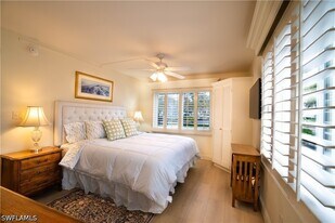 388 4th Ave S in Naples, FL - Building Photo