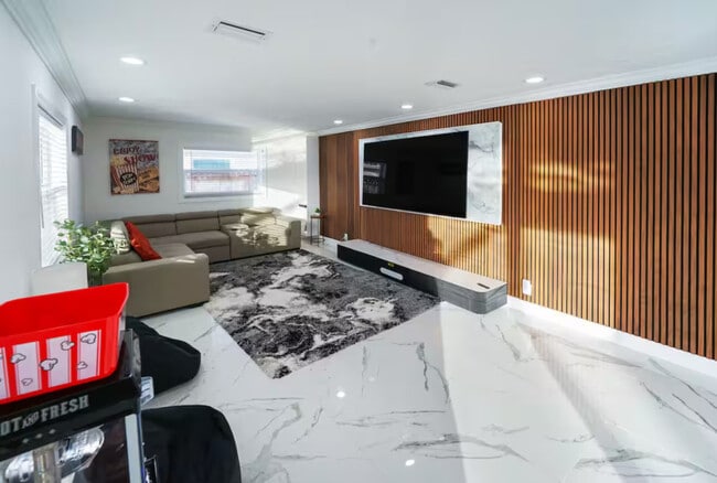 651 NW 42nd Ave in Coconut Creek, FL - Building Photo - Building Photo