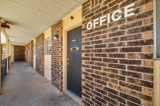 Aura Court Apartments in San Angelo, TX - Building Photo - Building Photo
