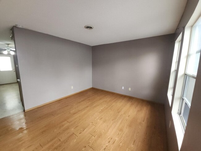 property at 1005 W Cherry St