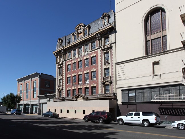 The Henery Apartments in Stockton, CA - Building Photo - Building Photo