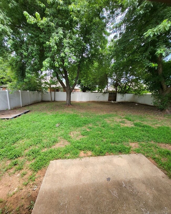 605 W Carson Dr in Mustang, OK - Building Photo - Building Photo