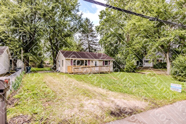 property at 4305 W Garver Dr