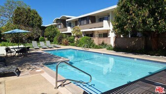 4764 La Villa Marina in Marina Del Rey, CA - Building Photo