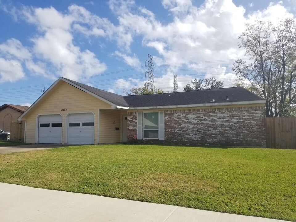 11902 Sagedowne Ln in Houston, TX - Building Photo