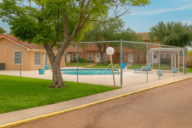 2402 N Ed Carey Dr in Harlingen, TX - Building Photo - Building Photo