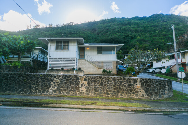 2408 Yvonne Pl in Honolulu, HI - Foto de edificio - Building Photo