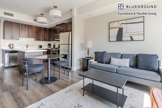 545 San Antonio Rd in Mountain View, CA - Foto de edificio - Building Photo