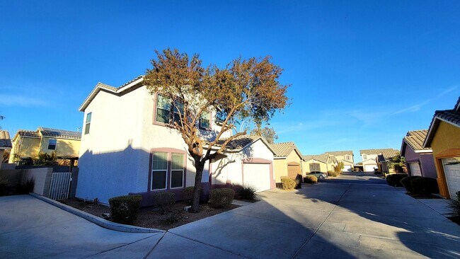 4947 Droubay Dr in Las Vegas, NV - Building Photo - Building Photo