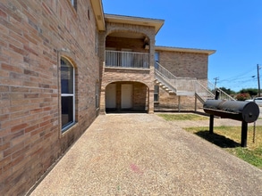 3008 E Stewart St in Laredo, TX - Building Photo - Building Photo