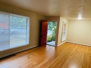 4209 SE Morrison St in Portland, OR - Building Photo - Building Photo
