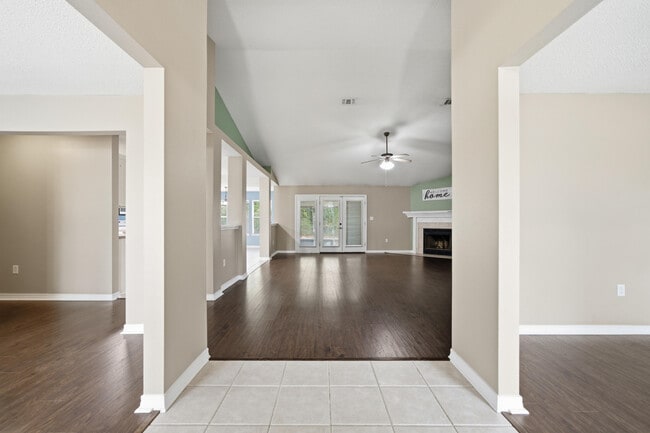 2490 Pepper Dr in Navarre, FL - Building Photo - Building Photo