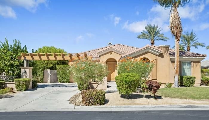 64 Vista Mirage Way in Rancho Mirage, CA - Building Photo