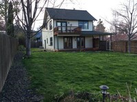 2530 Springhill Dr in Ashland, OR - Building Photo - Building Photo