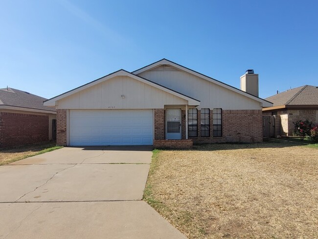 property at 4707 Country Club Dr
