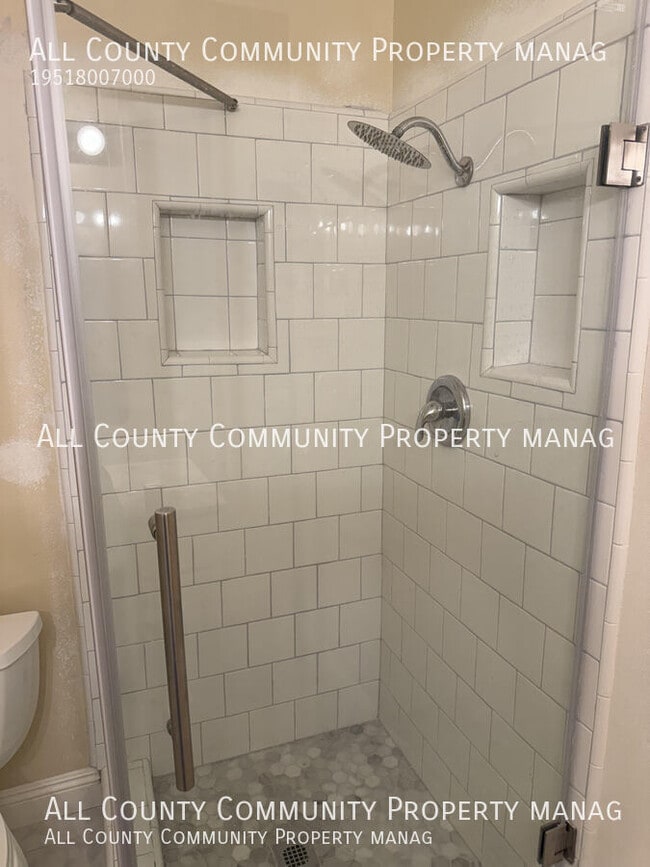 624 Persimmon Way in Oceanside, CA - Building Photo - Building Photo