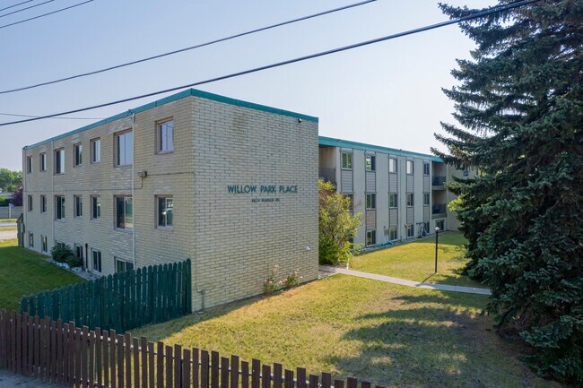 Willow Park Place in Calgary, AB - Building Photo - Building Photo