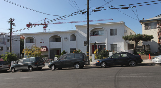 703 Bunker Hill Ave in Los Angeles, CA - Building Photo - Building Photo