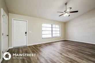 241 NE 10th Ave in Cape Coral, FL - Building Photo - Building Photo