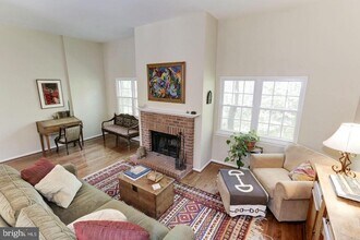 11736 Dry River Ct in Reston, VA - Building Photo - Building Photo