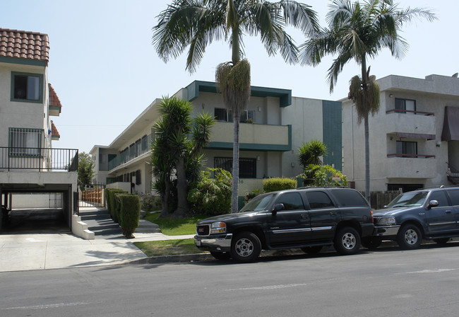 4836 Rosewood Ave in Los Angeles, CA - Building Photo - Building Photo