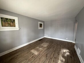 8303 Braddock Dr in St. Louis, MO - Building Photo - Building Photo
