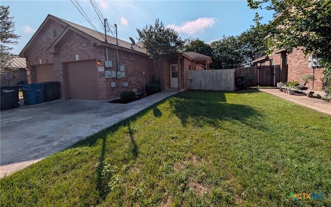 208 Anne Louise Dr in New Braunfels, TX - Building Photo - Building Photo