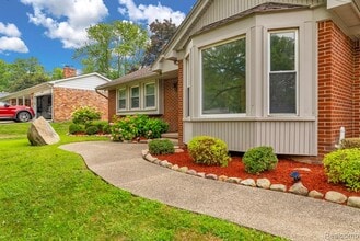 36939 Heatherton Dr in Farmington, MI - Building Photo - Building Photo