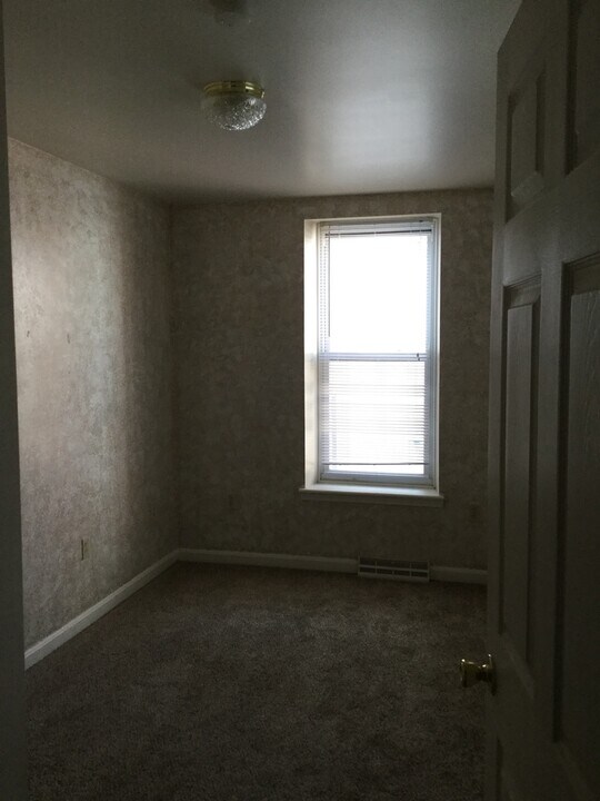 46 S Earl St in Shippensburg, PA - Building Photo