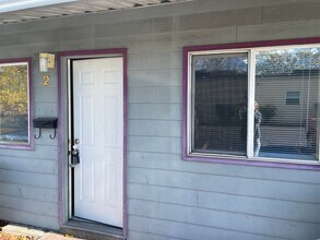 318 E 12th St in Medford, OR - Building Photo - Building Photo