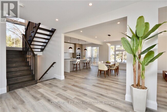 1411 Maple Way in Innisfil, ON - Building Photo - Building Photo