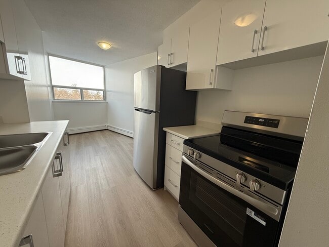 Wallace Pines II in Oakville, ON - Building Photo - Building Photo