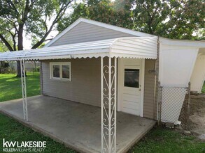 18270 Sycamore St in Roseville, MI - Building Photo - Building Photo