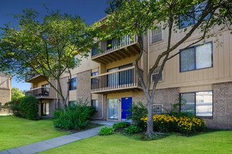 Franklin River Apartments in Southfield, MI - Foto de edificio - Building Photo