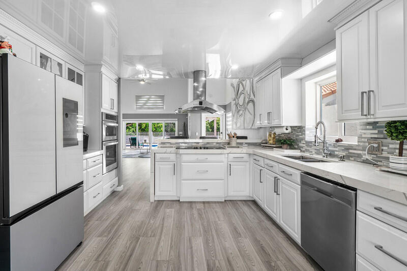 10330 Buena Ventura Dr in Boca Raton, FL - Building Photo