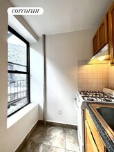 31 Oliver St in New York, NY - Building Photo - Building Photo