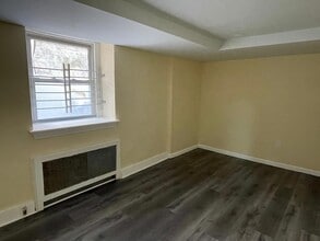 7247 Charles St, Unit Basement in Philadelphia, PA - Foto de edificio - Building Photo