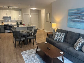 6408 Providence Farm Ln in Charlotte, NC - Foto de edificio - Building Photo