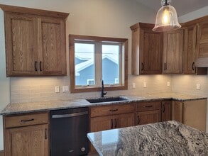 805 Blue Mounds St, Unit B in Mount Horeb, WI - Foto de edificio - Building Photo
