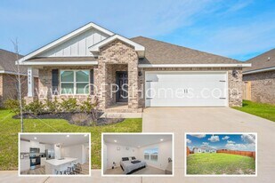 4623 Naval Ct in Crestview, FL - Building Photo