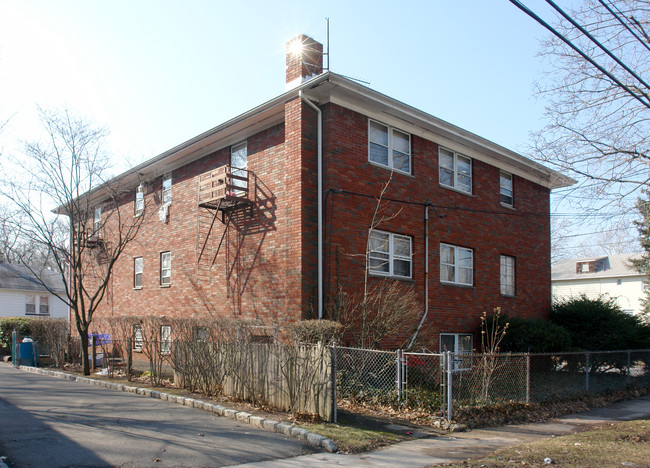 2025 Oliver St in Rahway, NJ - Building Photo - Building Photo