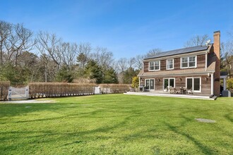 320 2 Holes Water Rd in East Hampton, NY - Building Photo - Building Photo