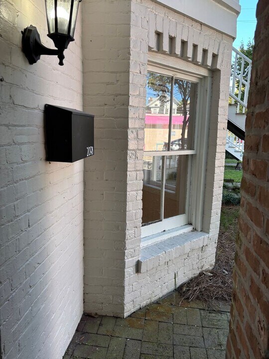 209 E Duffy St in Savannah, GA - Building Photo