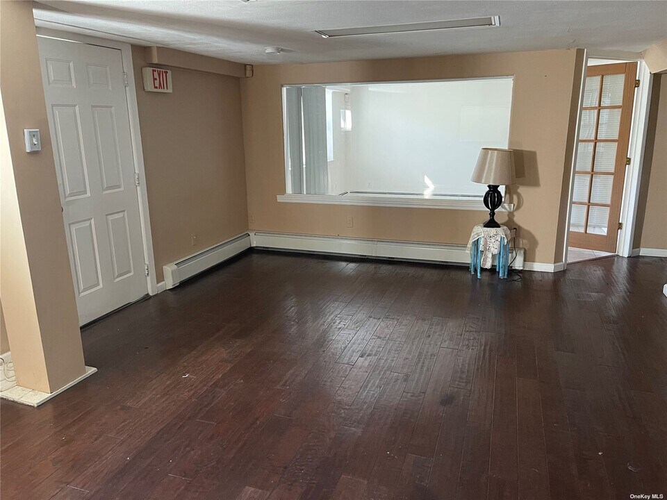2387 New York Ave in Huntington Station, NY - Building Photo