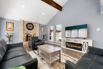 12805 Westpark Dr in Houston, TX - Foto de edificio - Building Photo