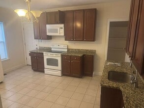 293 School St in Stoughton, MA - Building Photo - Building Photo