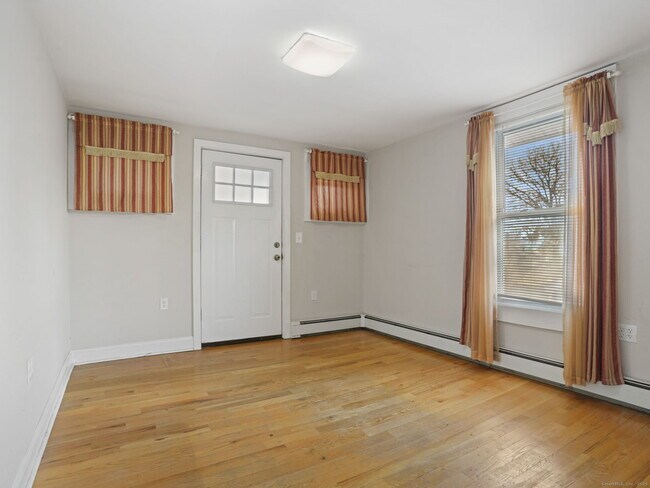 140 Stuart Ave in Norwalk, CT - Building Photo - Building Photo